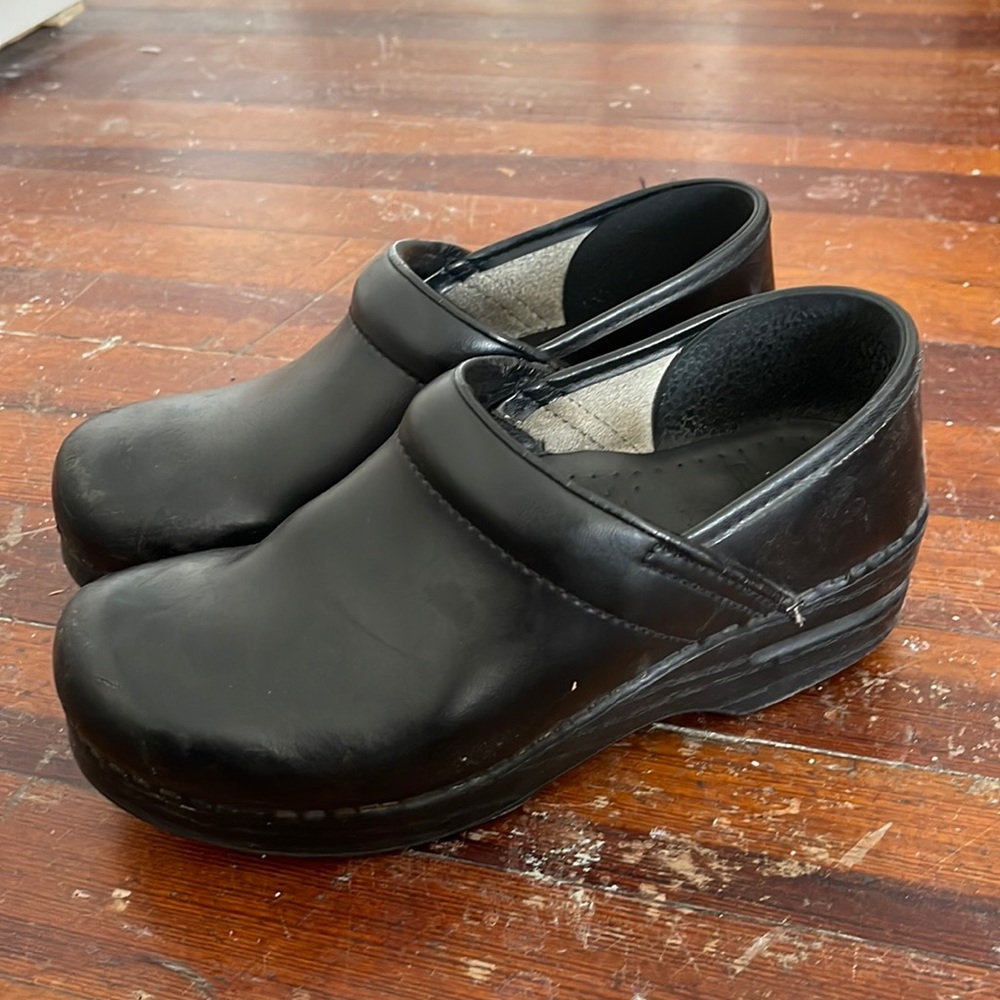 Dansko Black leather Clog Shoe Size 38
